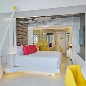 Zimmer mit Kingsize-Bett